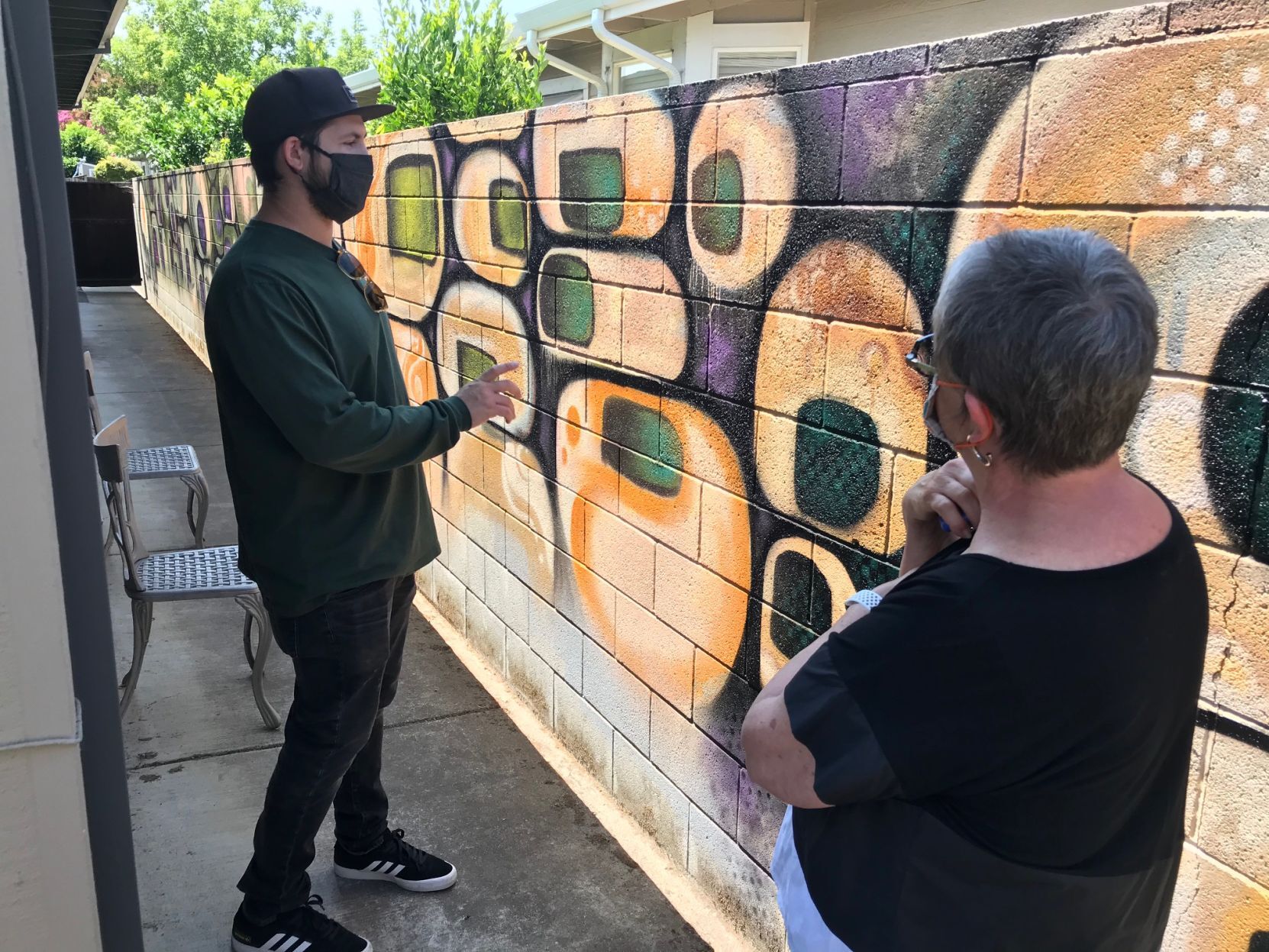 A mural leads to new friendship